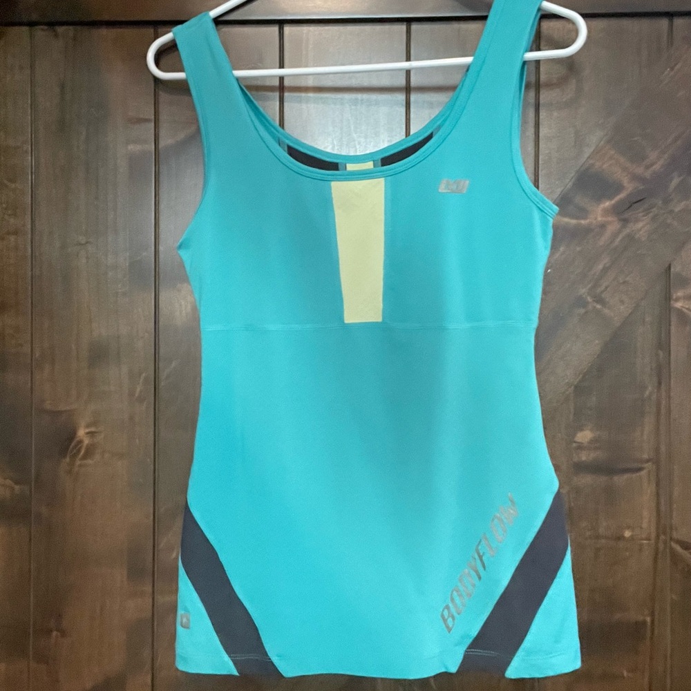 Les Mills BodyFlow size small Lotus tank, EUC. Teal, fitted women’s tank top.